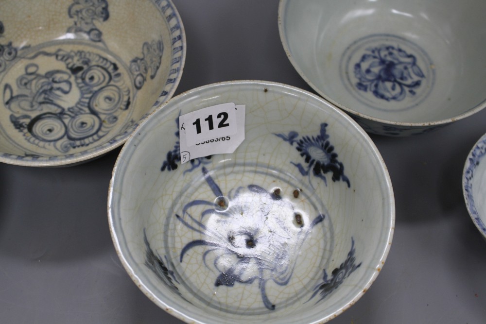 Five Chinese Ming blue and white bowls, 15th-16th century, diameter 15.5cm (1), 15cm (3) and 10cm (smallest)